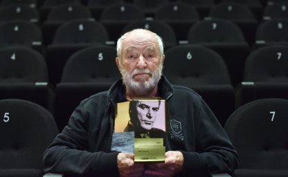Nagrada bert v rokah Janeza Hočevarja Rifleta